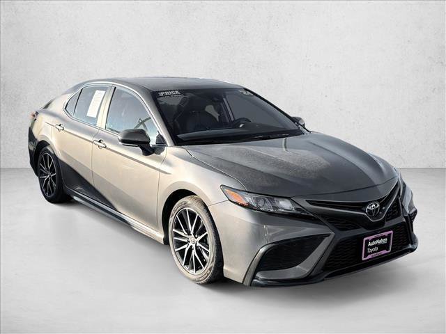 Used 2024 Toyota Camry SE image 3