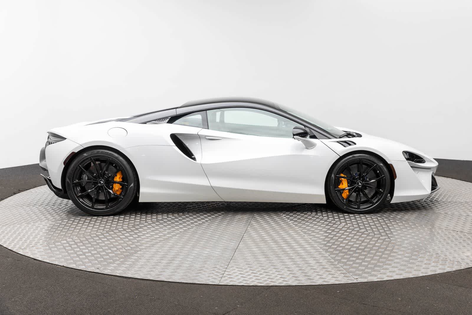 Used 2023 McLaren Artura RWD image 37