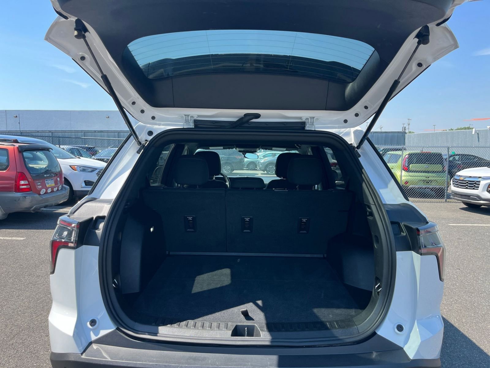 Used 2025 Chevrolet Equinox LT FWD image 30