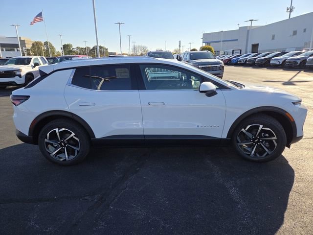 New 2026 Chevrolet Equinox EV LT image 17