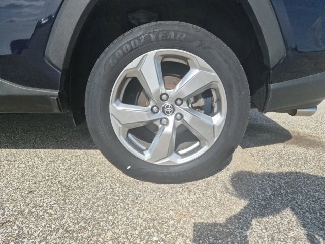 Used 2020 Toyota RAV4 Limited image 9