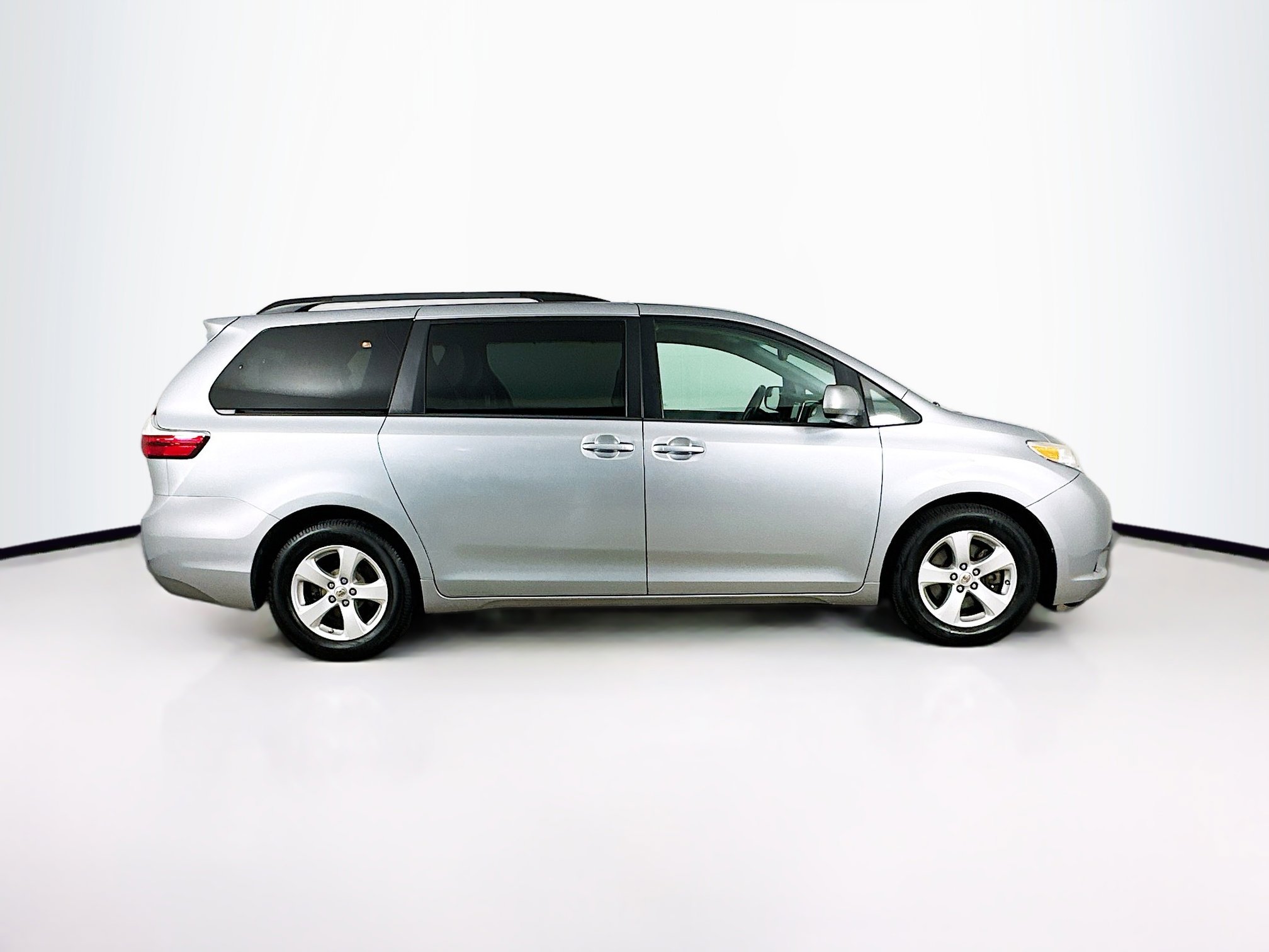Used 2017 Toyota Sienna LE FWD image 10