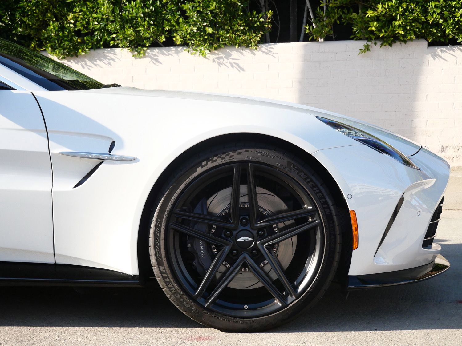 Used 2025 Aston Martin V8 Vantage Coupe image 4