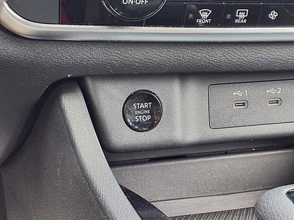 Used 2024 Nissan Rogue SV image 12