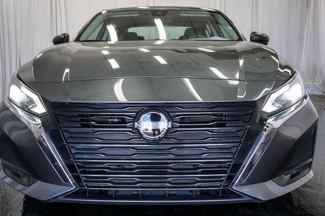 Used 2024 Nissan Altima 2.5 SV image 3