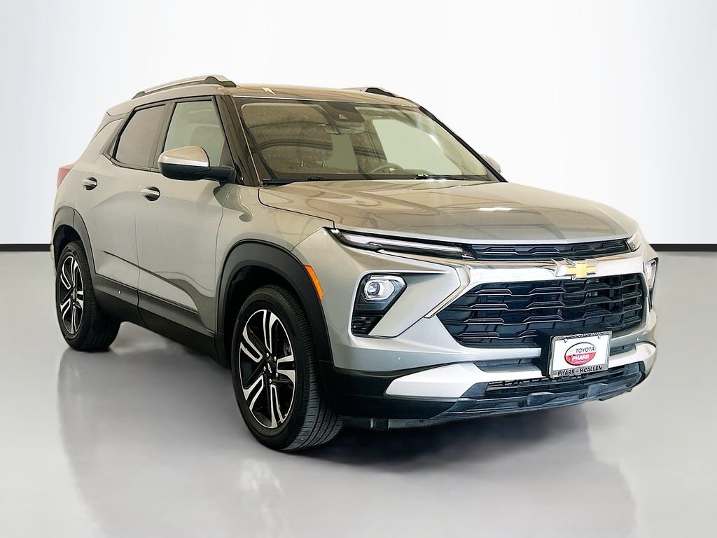 Used 2025 Chevrolet TrailBlazer LT w/ Driver Confidence Package FWD image 3