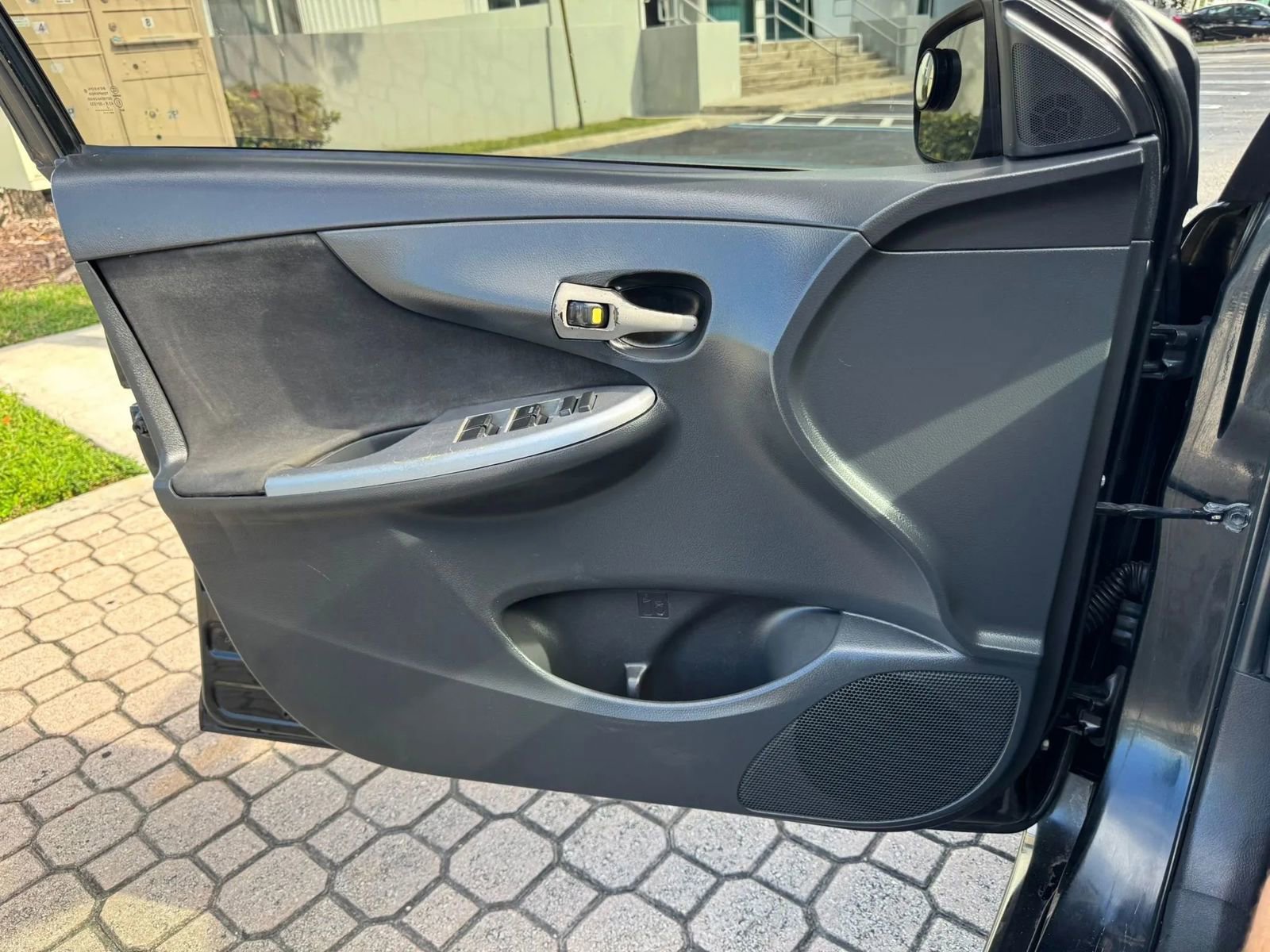 Used 2012 Toyota Corolla S image 12