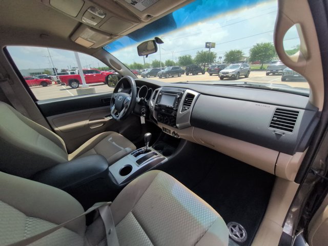 Used 2014 Toyota Tacoma PreRunner w/ SR5 Package RWD image 19