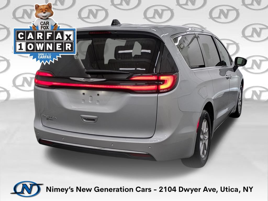 Used 2024 Chrysler Pacifica Touring-L FWD video 2