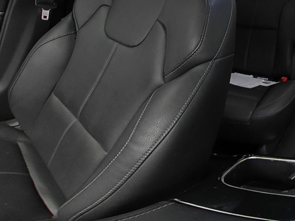 Used 2023 Kia Telluride EX w/ EX Captain's Chair Package FWD image 12