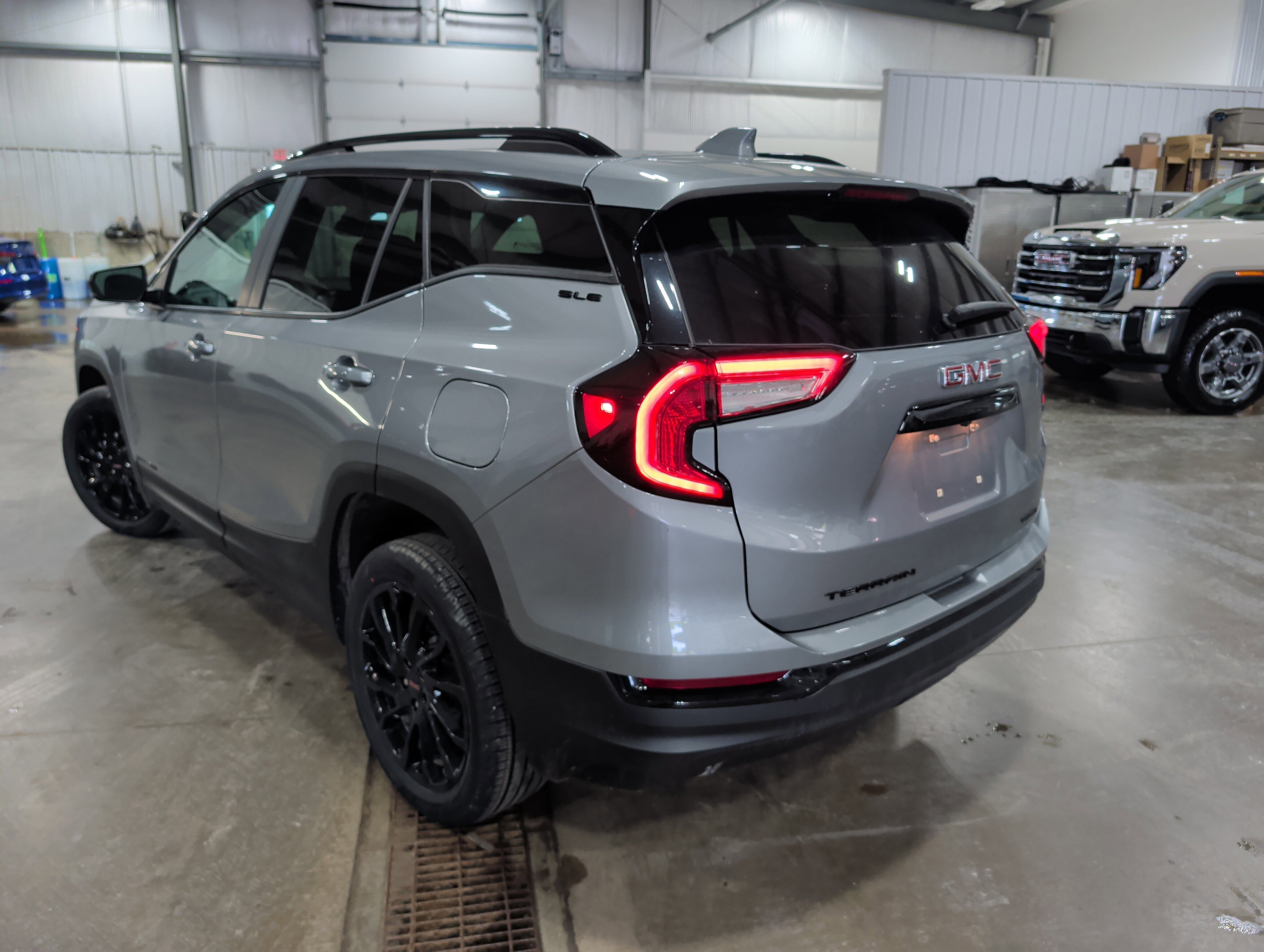 Used 2024 GMC Terrain SLE w/ Driver Convenience Package AWD/4WD image 4