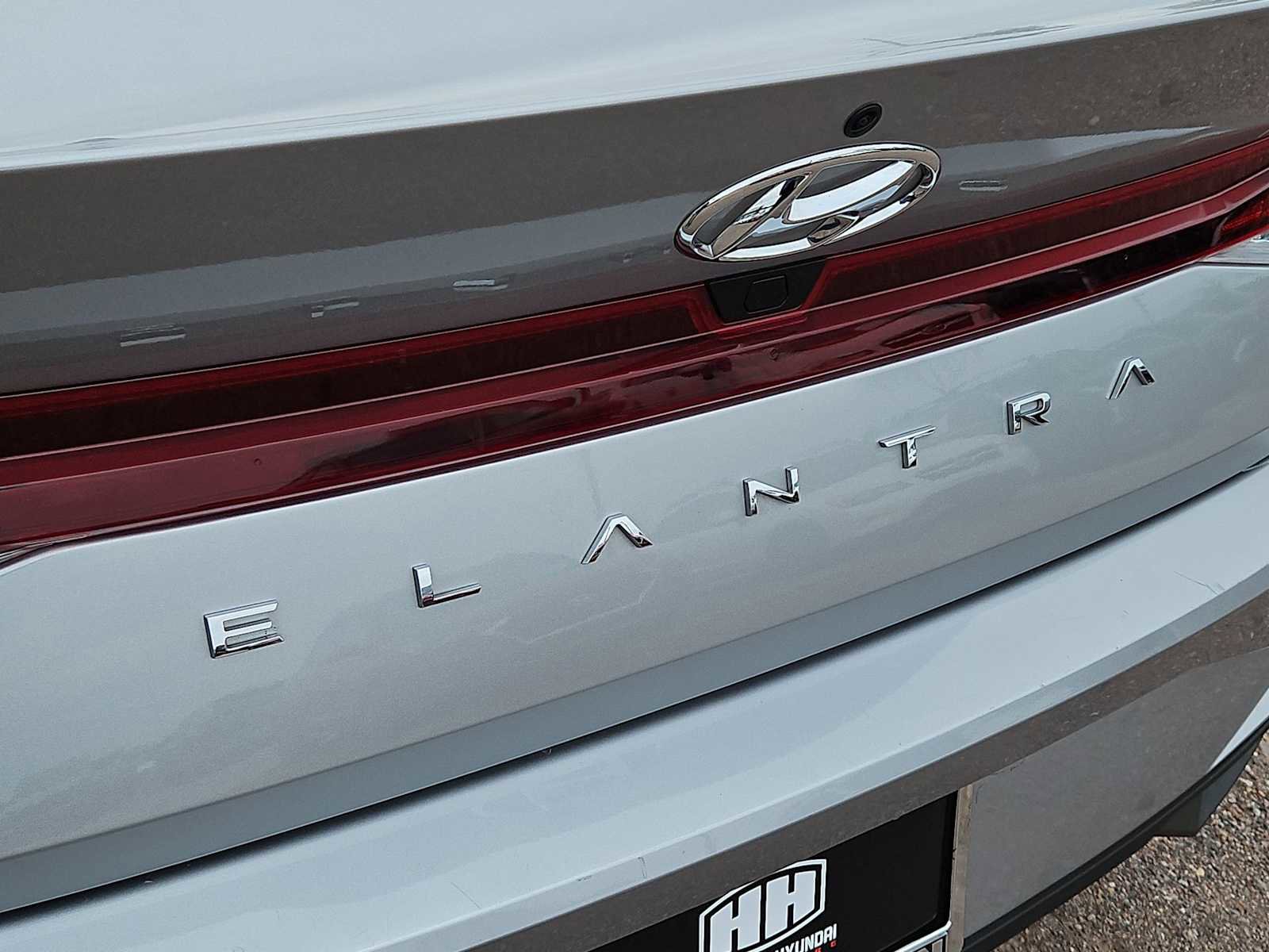 Certified 2023 Hyundai Elantra SEL w/ Preferred Accessory Package image 12