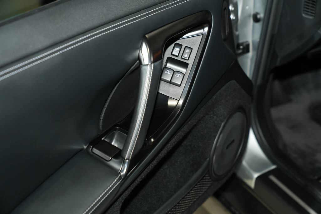Used 2016 Nissan GT-R Premium AWD/4WD image 38