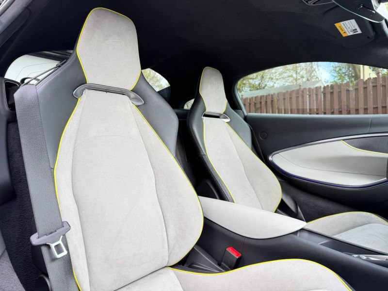 Used 2023 McLaren Artura RWD image 24