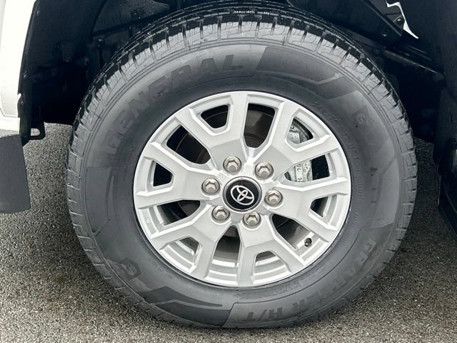 Certified 2024 Toyota Tacoma SR5 AWD/4WD image 9