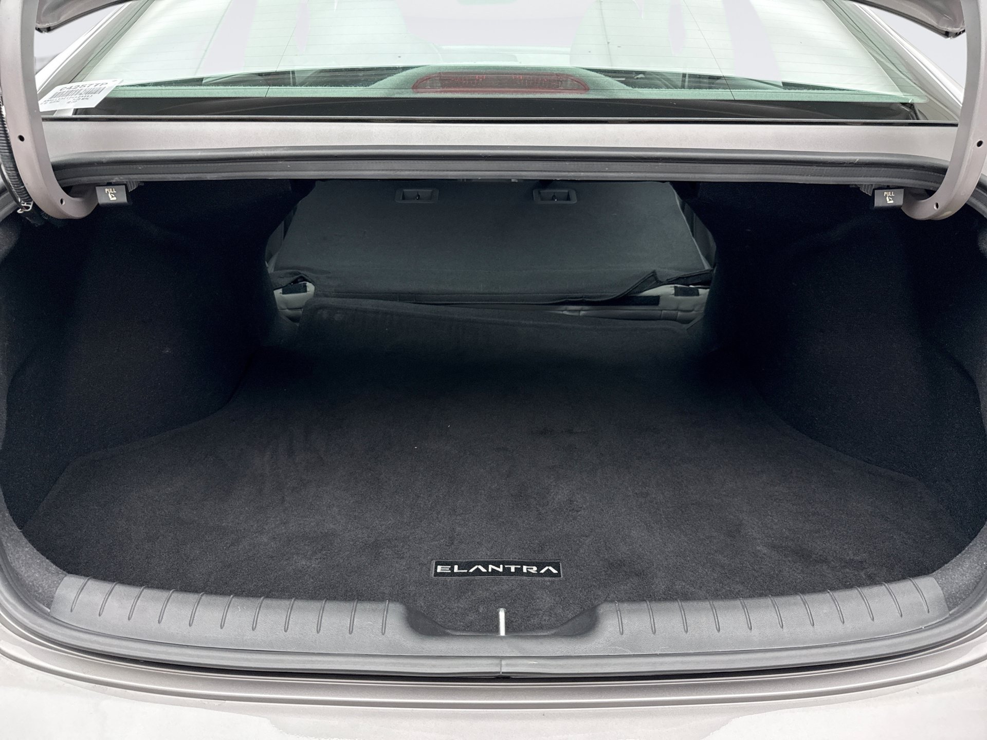 Used 2023 Hyundai Elantra SE w/ Cargo Package FWD image 19