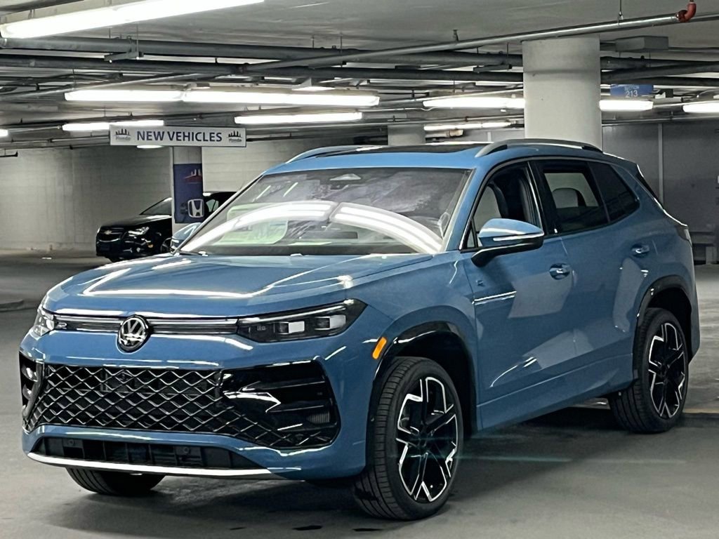 New 2026 Volkswagen Tiguan SEL R-Line image 3