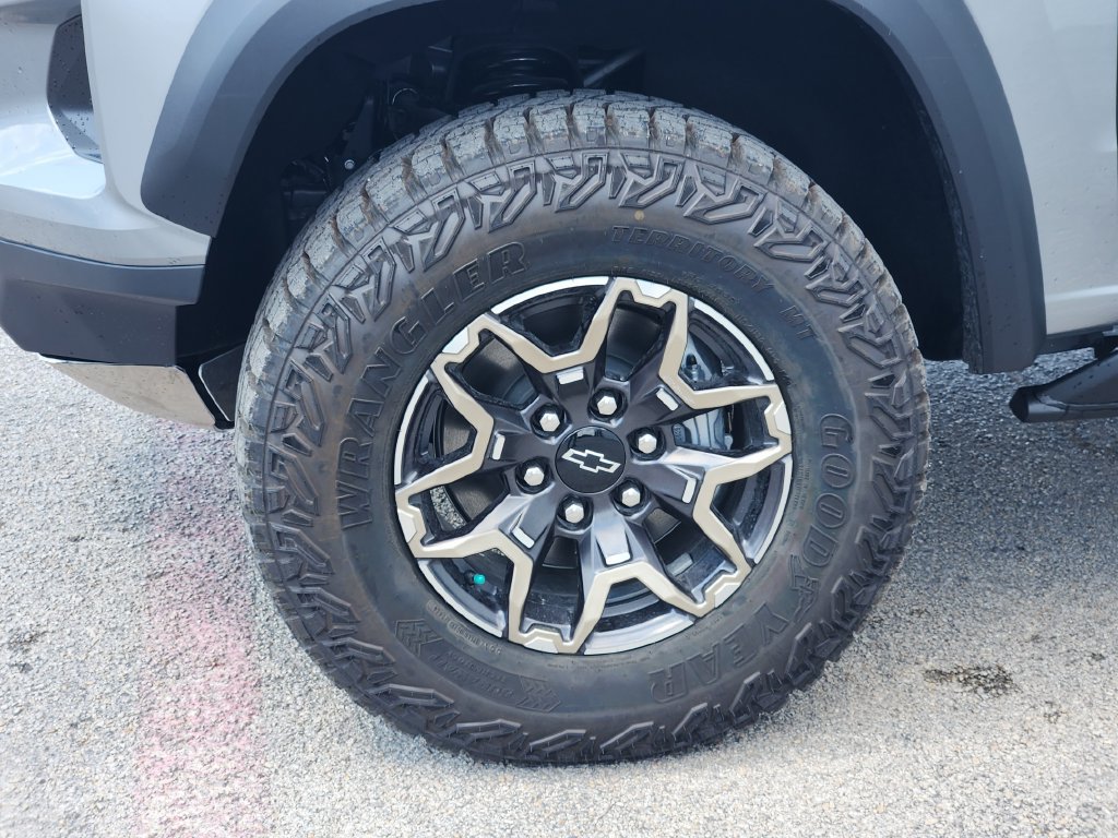 New 2026 Chevrolet Colorado ZR2 w/ Technology Package AWD/4WD image 9