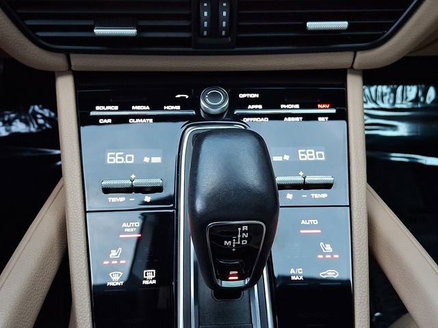 Certified 2023 Porsche Cayenne Platinum Edition image 21