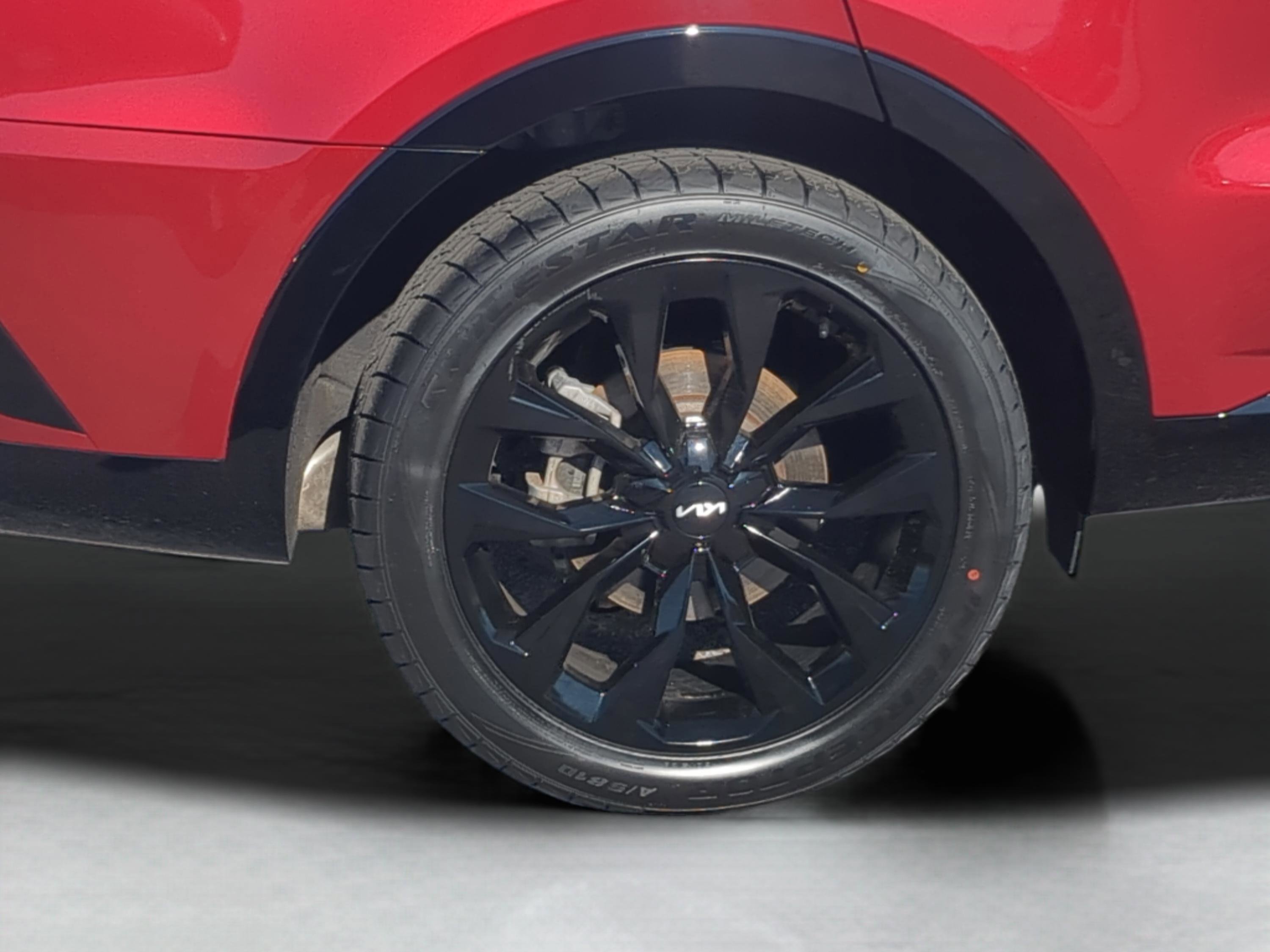 Certified 2023 Kia Sorento SX image 9