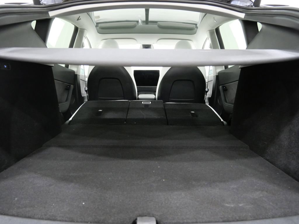 Used 2023 Tesla Model Y Performance image 23