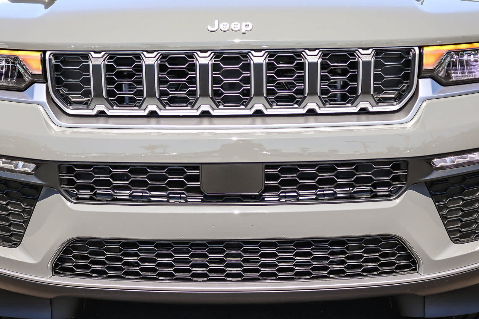 New 2027 Jeep Grand Cherokee Limited AWD/4WD image 9
