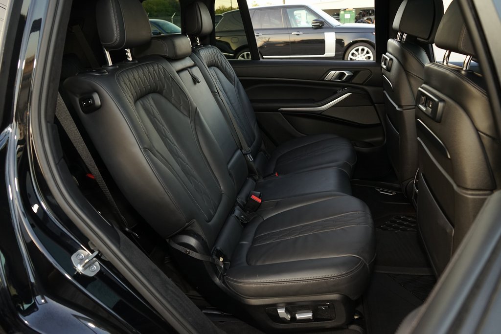 Used 2021 BMW X7 M50i image 21