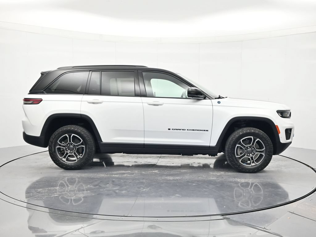 Used 2023 Jeep Grand Cherokee Trailhawk w/ Advanced Protech Group II AWD/4WD image 4
