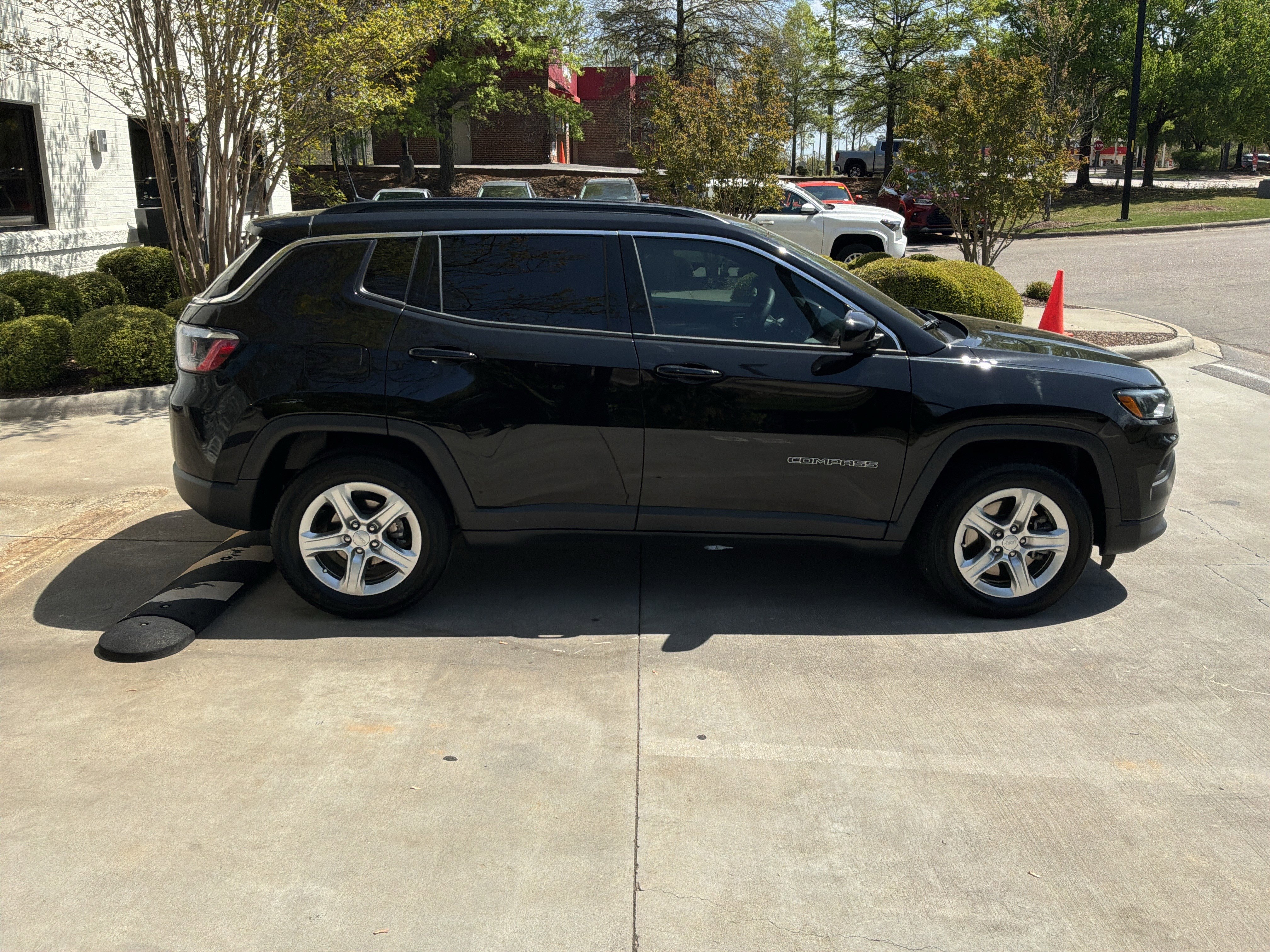 Used 2024 Jeep Compass Latitude w/ Convenience Group image 15
