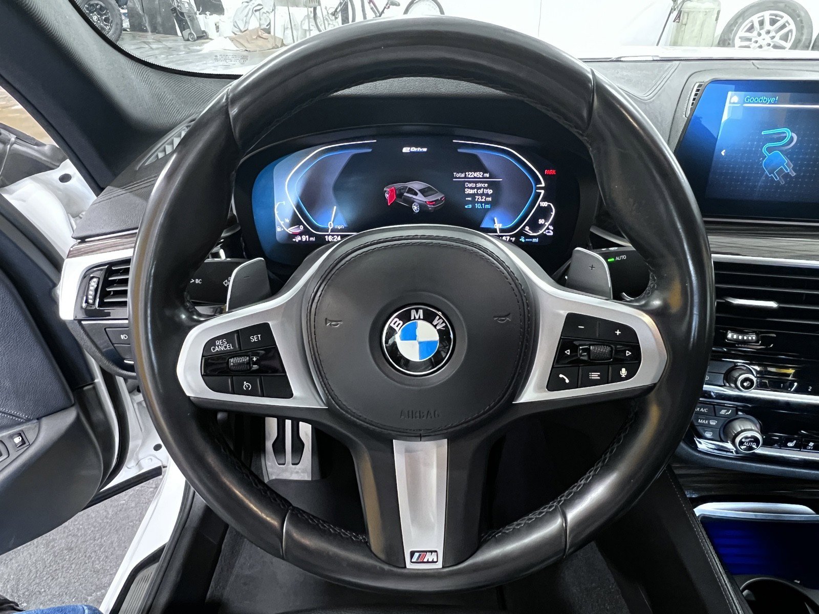 Used 2020 BMW 530e w/ M Sport Package RWD image 11