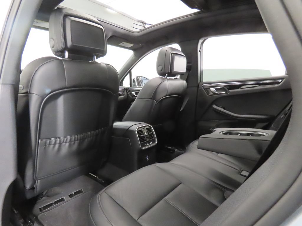 Certified 2026 Porsche Macan AWD/4WD image 45