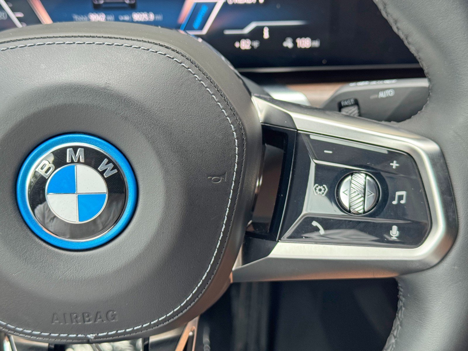 Used 2023 BMW i7 xDrive60 w/ Executive Package 2 AWD/4WD image 26
