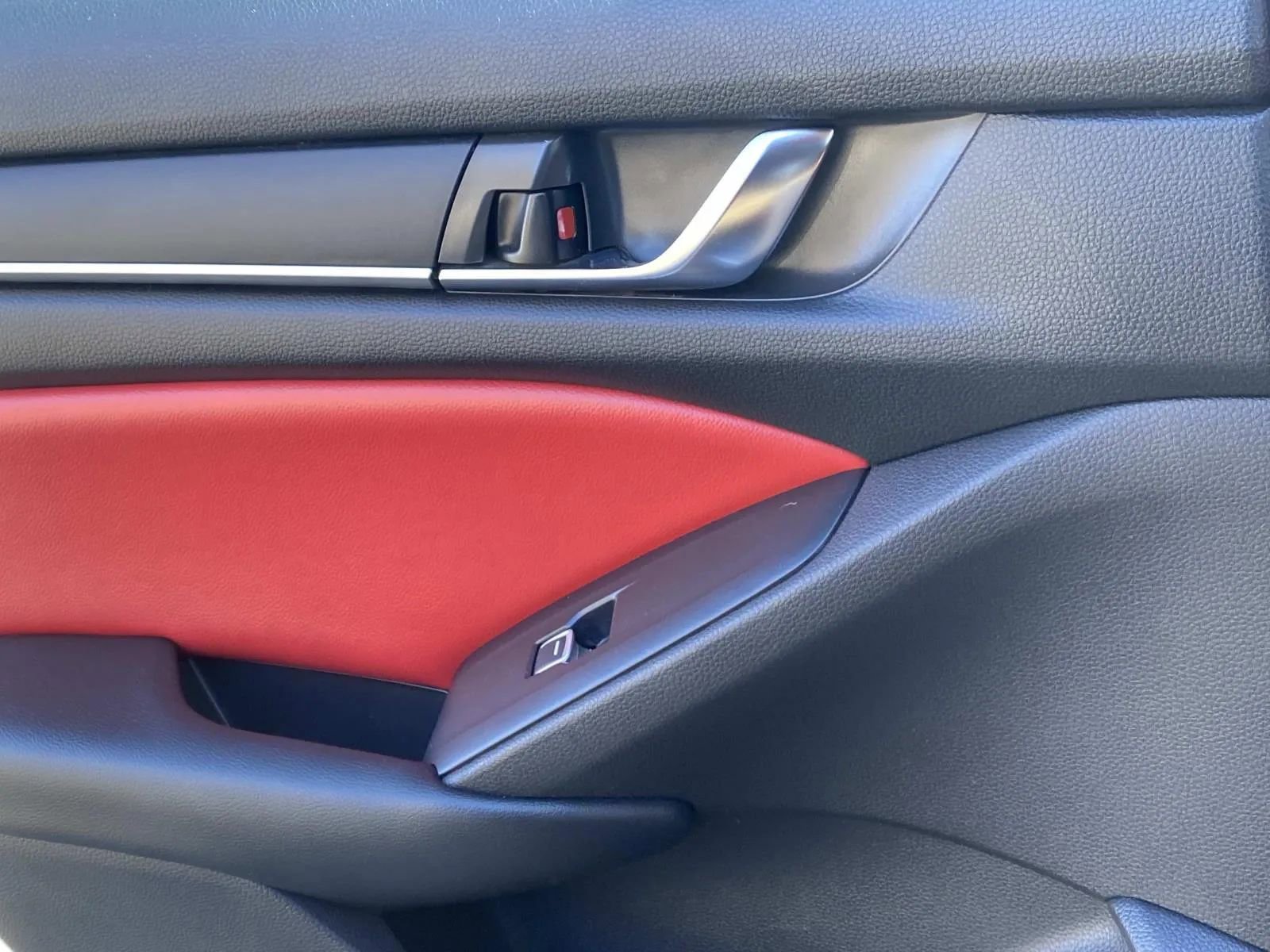 Used 2018 Honda Accord EX image 12