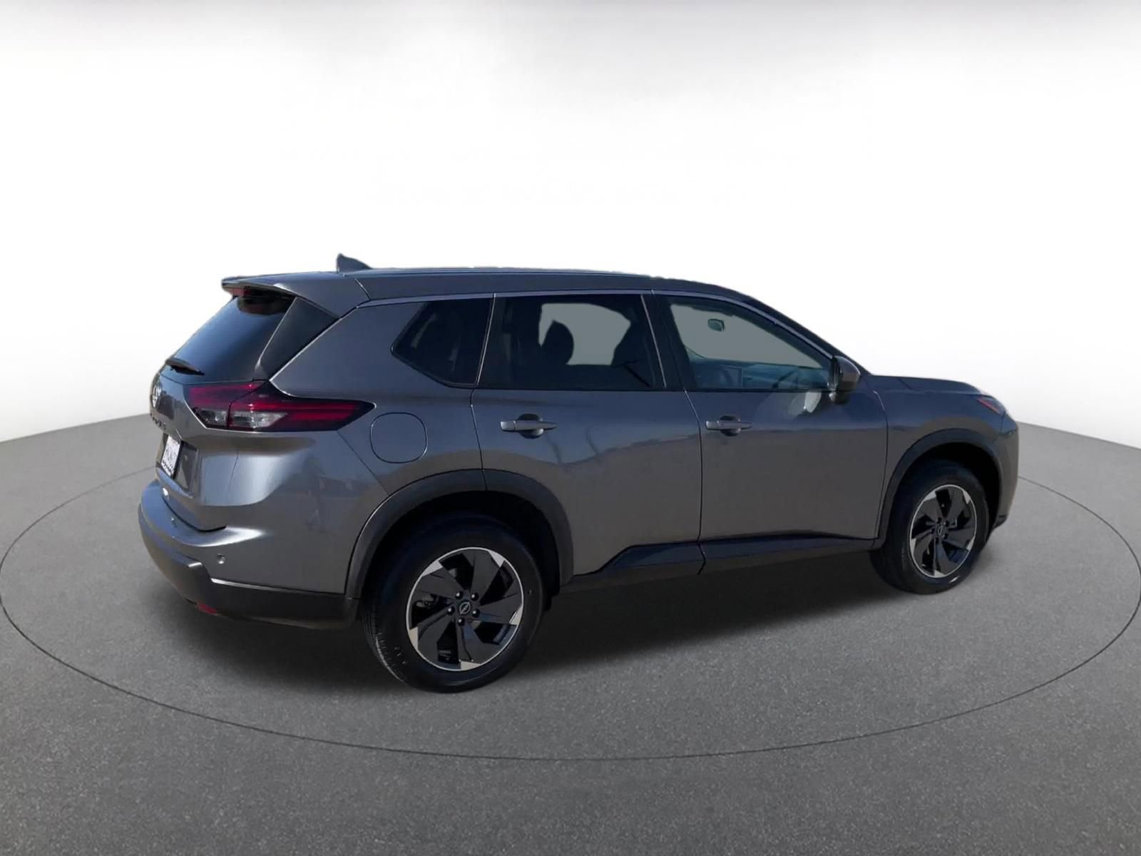 Used 2025 Nissan Rogue SV image 15