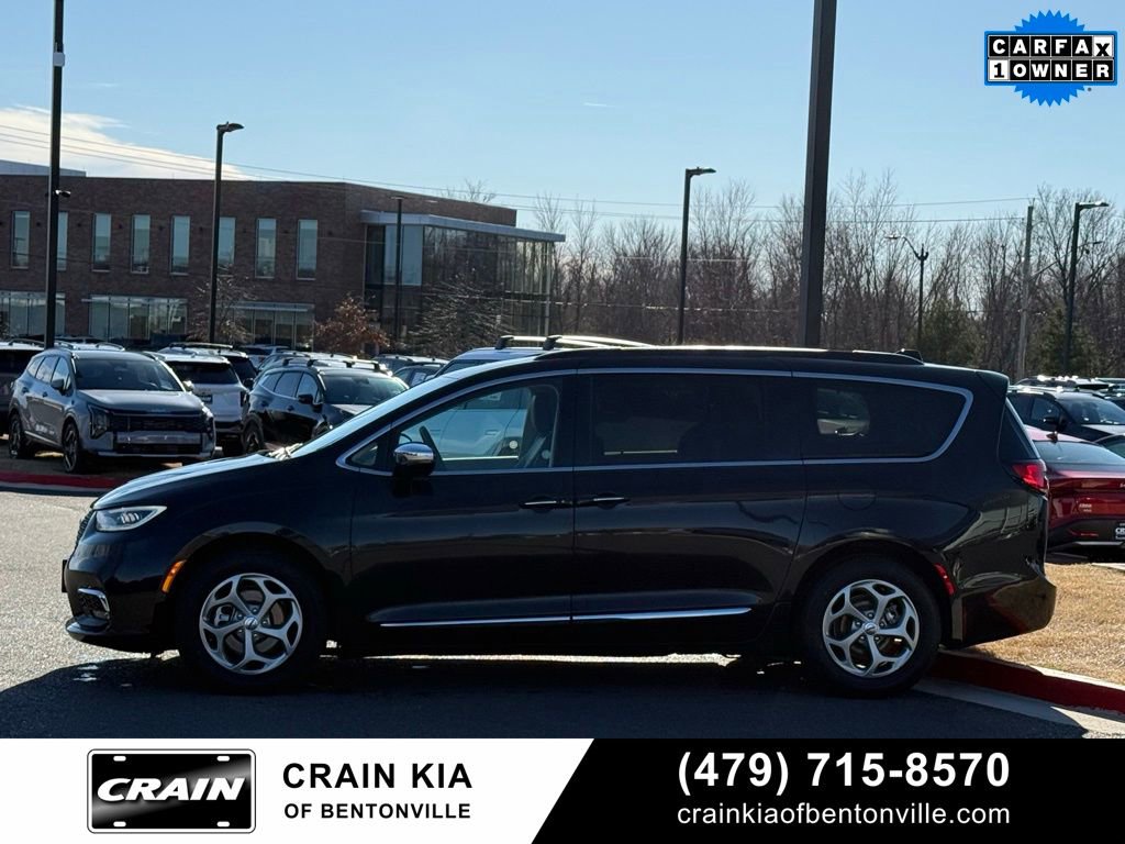 Used 2023 Chrysler Pacifica Limited image 4