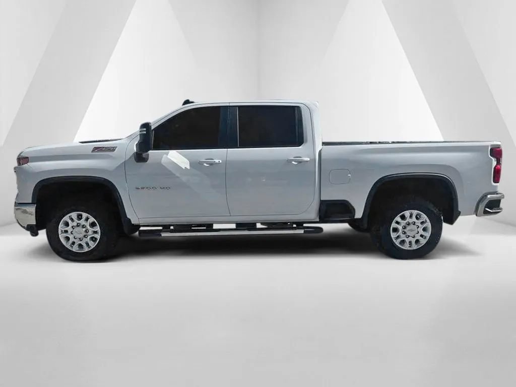 Used 2025 Chevrolet Silverado 2500 LT AWD/4WD image 4