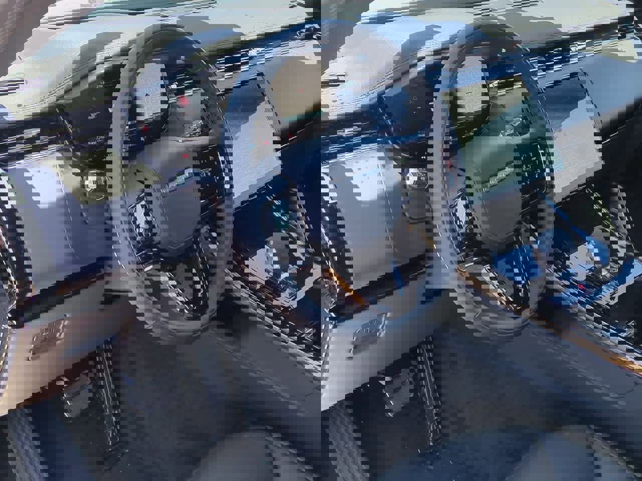 New 2025 Land Rover Range Rover Sport Dynamic SE image 2