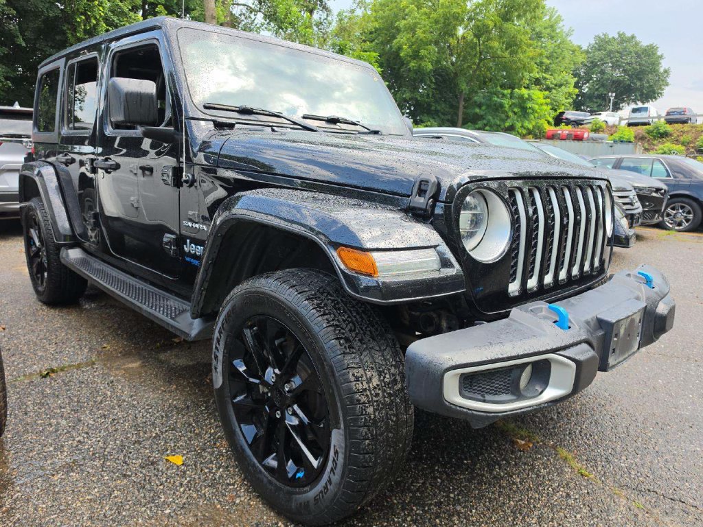 Used 2022 Jeep Wrangler Unlimited Sahara w/ Dual Top Group AWD/4WD image 3