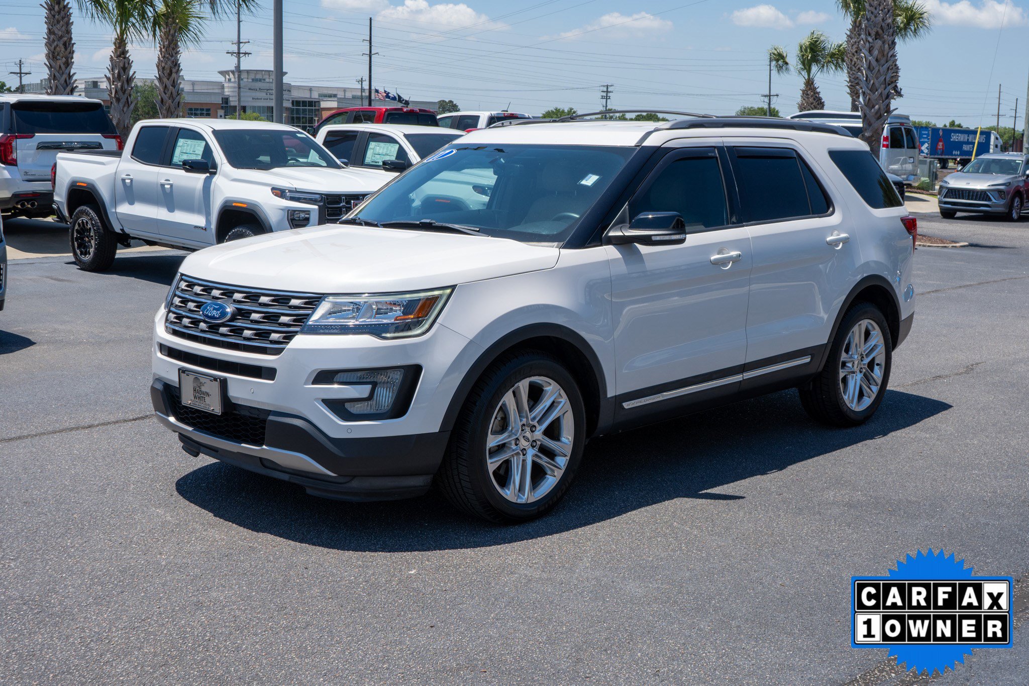 Used 2017 Ford Explorer XLT w/ Equipment Group 202A FWD image 7