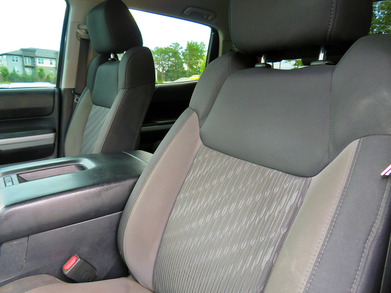 Used 2018 Toyota Tundra SR5 w/ SR5 Upgrade Package image 14