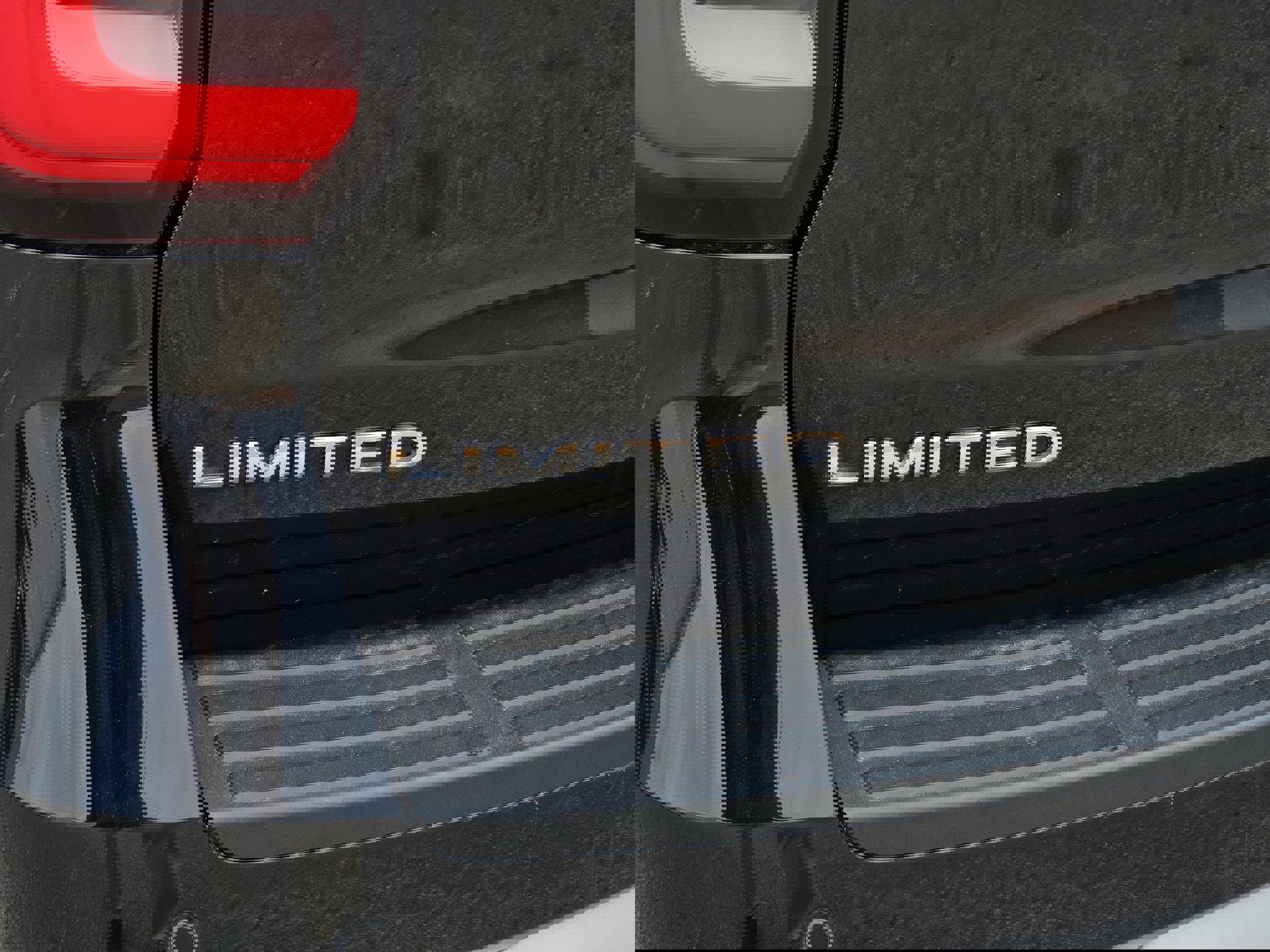 Used 2023 Ford Expedition Limited image 7