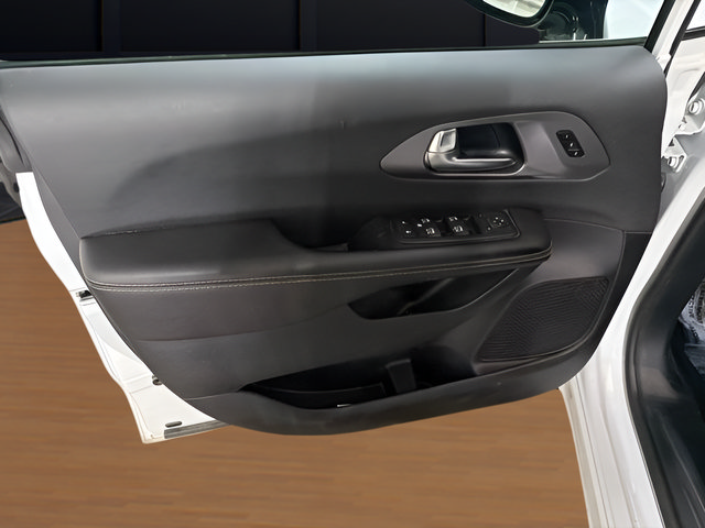 Used 2026 Chrysler Pacifica Select FWD image 10