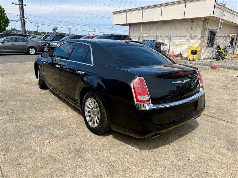 Used 2014 Chrysler 300 RWD image 5