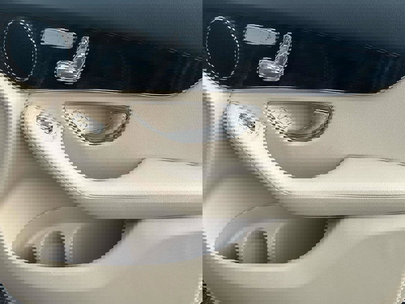 Used 2020 Mercedes-Benz GLC 300 image 30