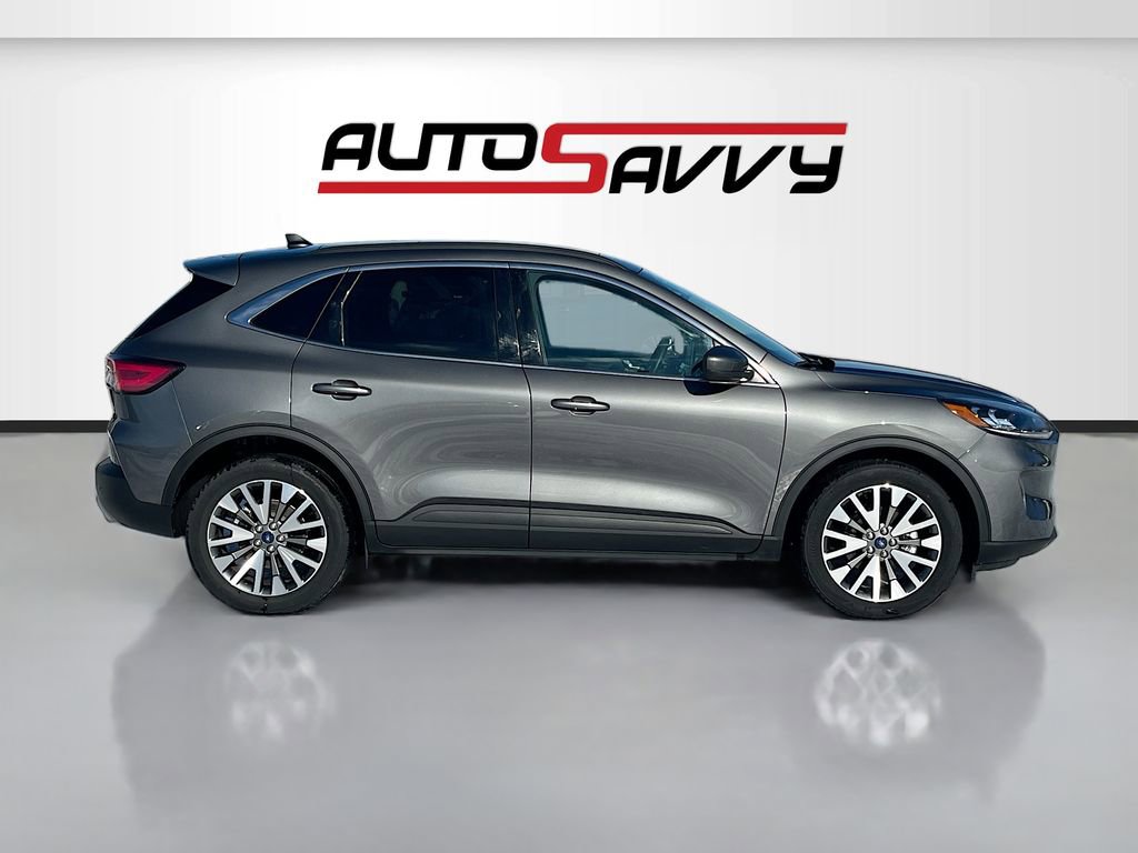 Used 2022 Ford Escape Titanium w/ Class II Trailer Tow Package image 8