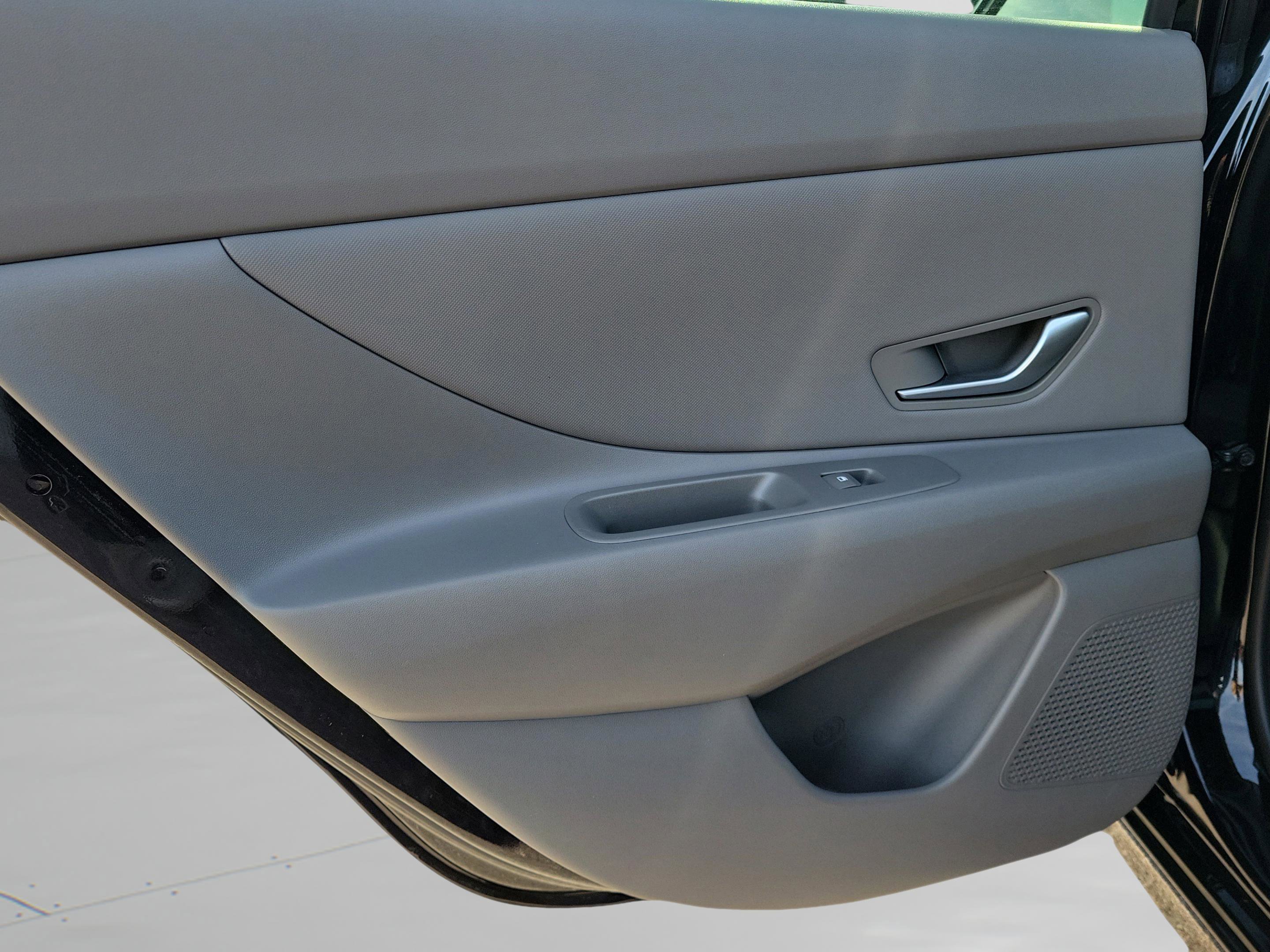 Used 2025 Hyundai Elantra Sport image 8