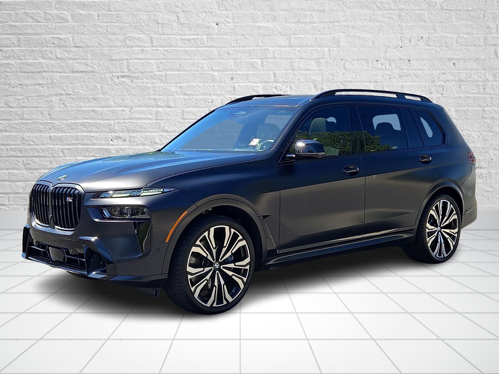 Certified 2025 BMW X7 M60i w/ Executive Package AWD/4WD image 3