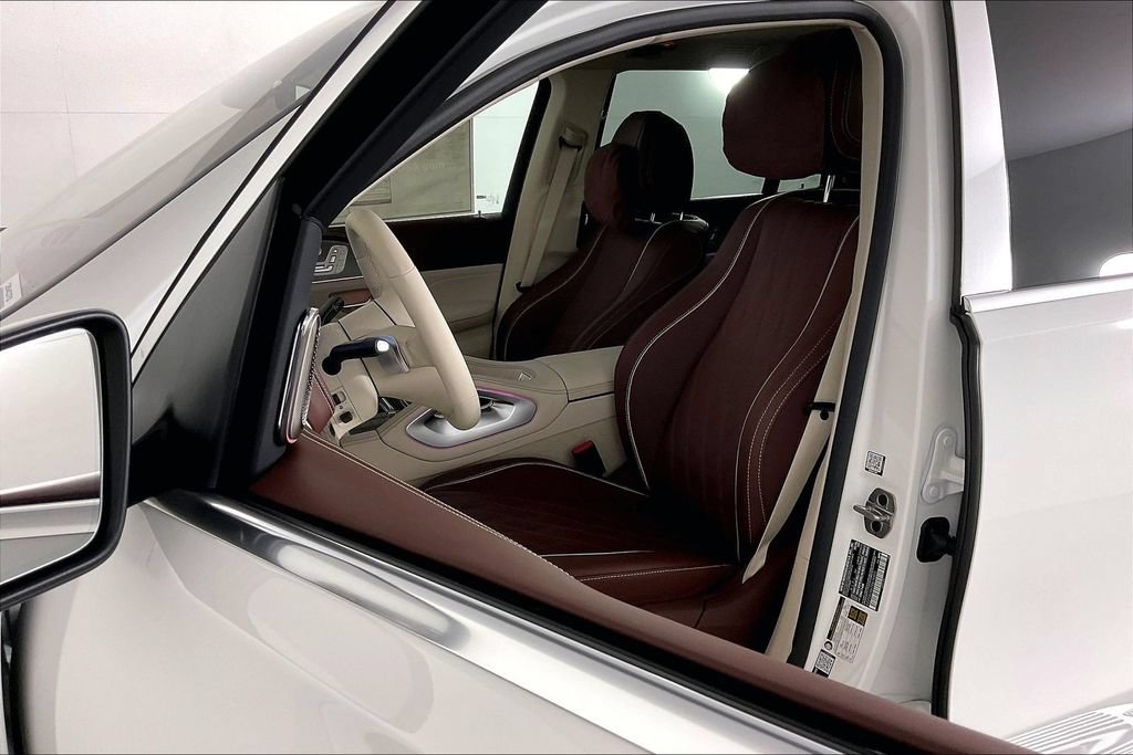 New 2026 Mercedes-Benz Maybach GLS 600 4MATIC image 9