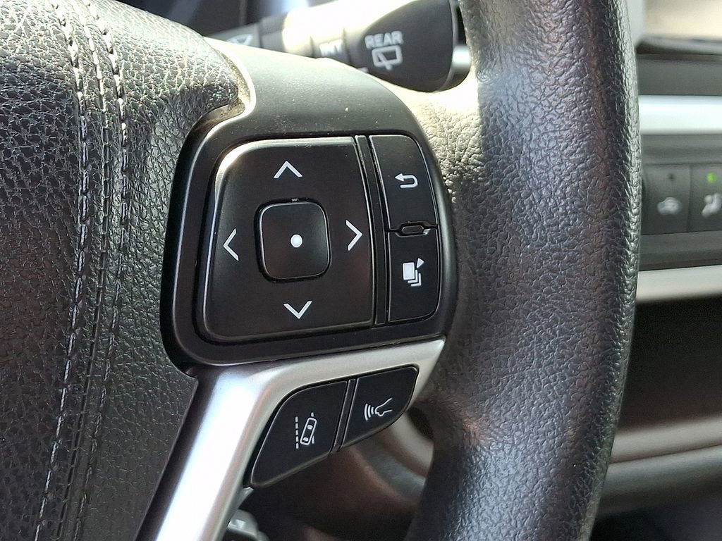 Used 2018 Toyota Highlander LE w/ Protection Package #3 AWD/4WD image 23