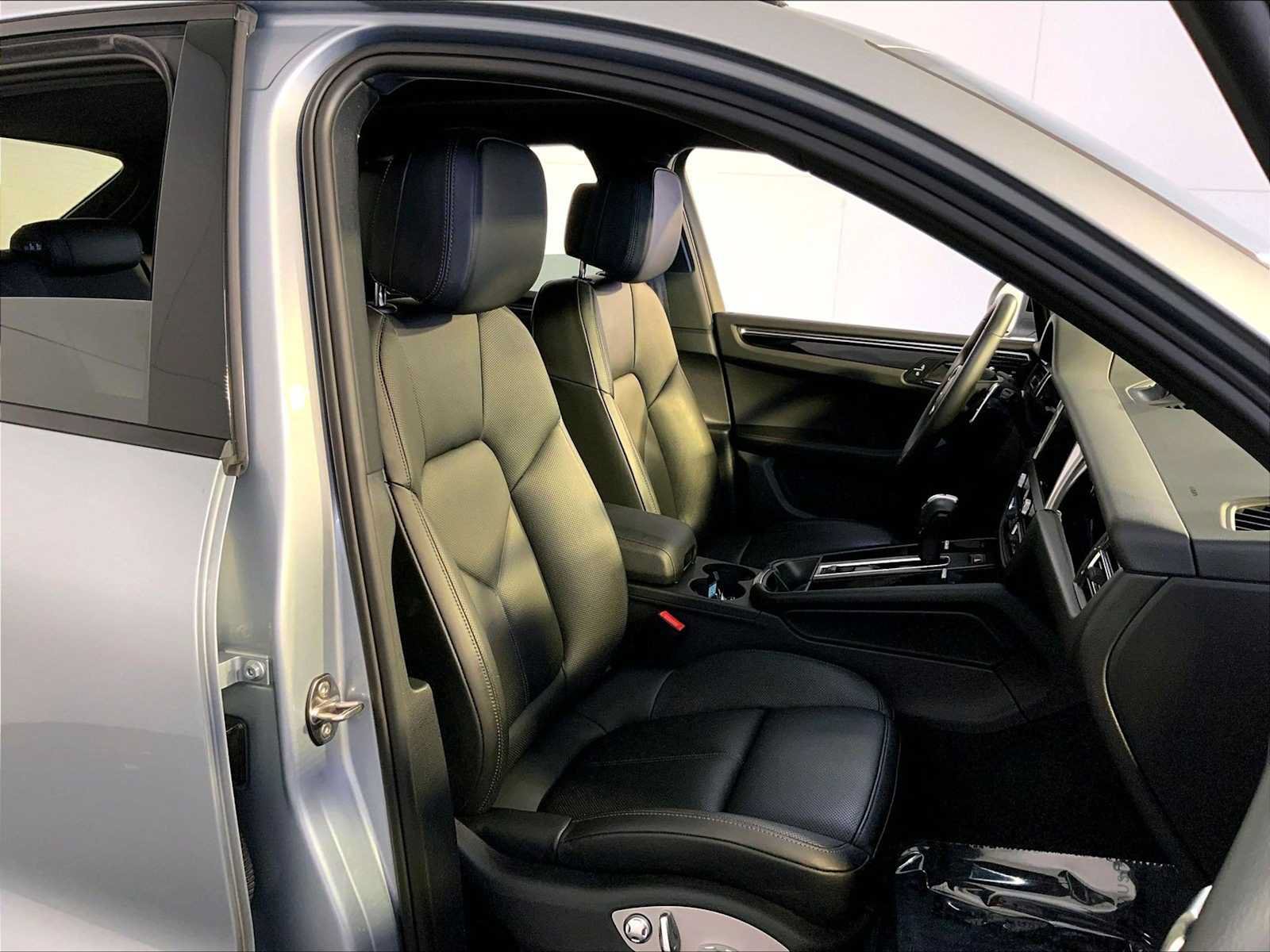 Certified 2026 Porsche Macan AWD/4WD image 18